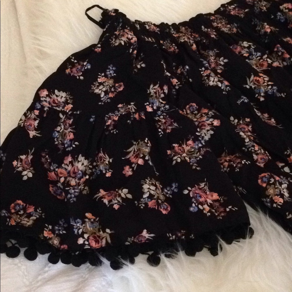 1 LEFT! Sexy & FLirty!  Black Floral Romper! - Picture 5 of 8